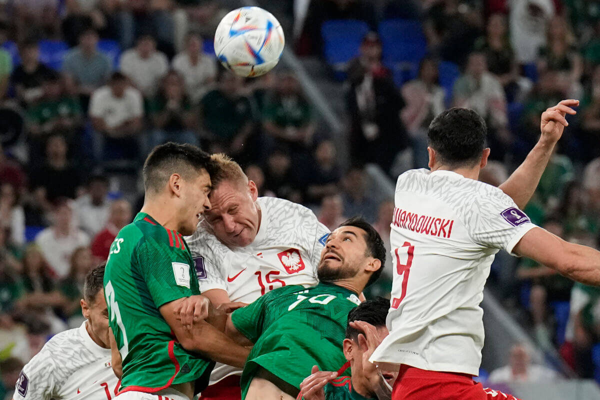 关于巴西绝地反击墨西哥，莱万制霸全场的信息