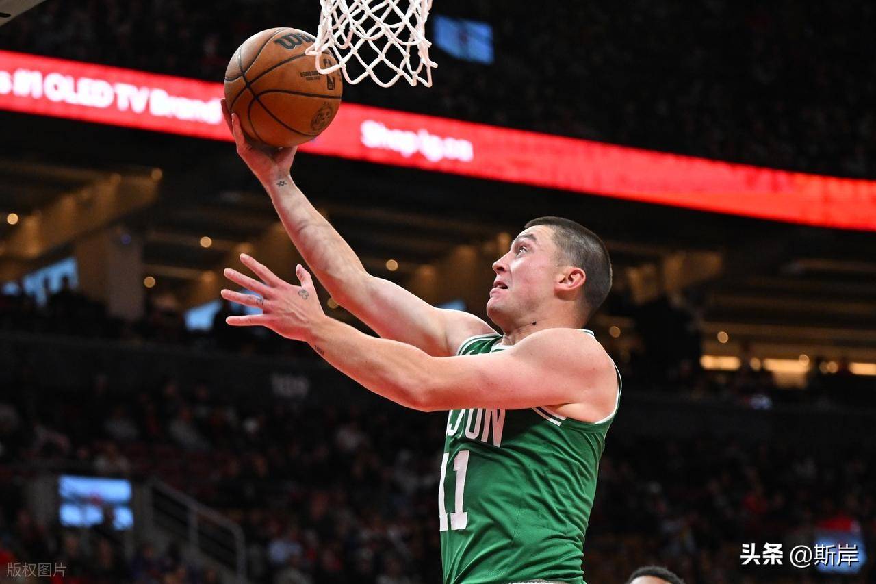 凯尔特人逆转上海队，米切尔点燃赛场