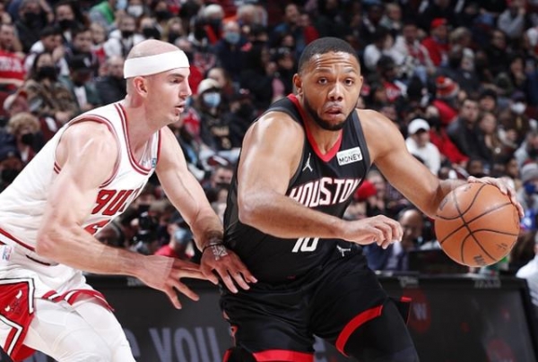 火箭轻取马刺，武切维奇统治全场