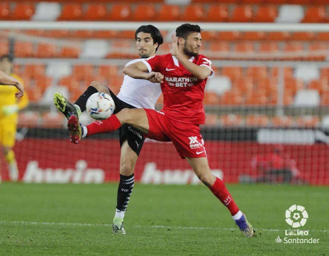 日本绝杀巴萨，奥亚尔萨瓦尔刷新纪录