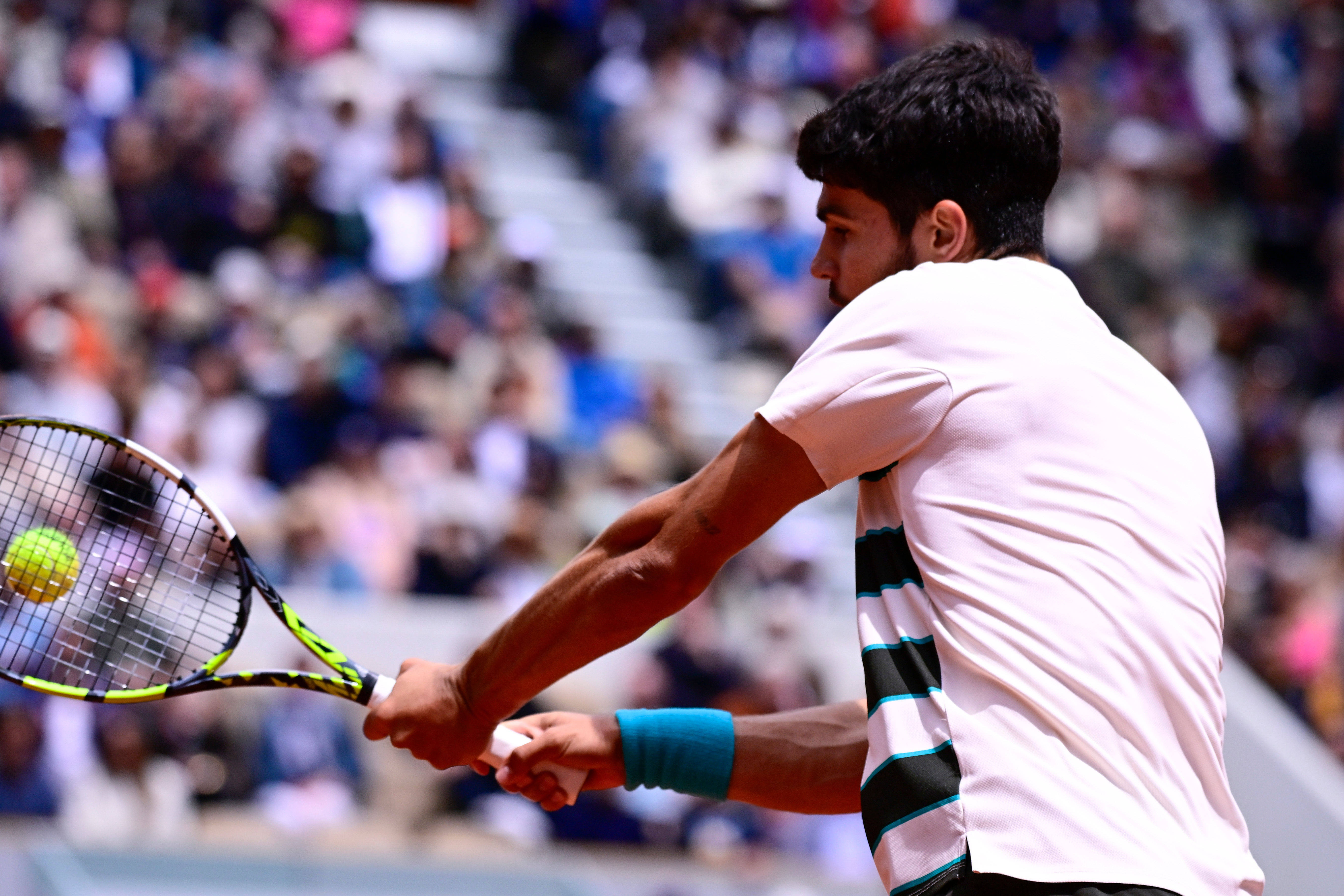 法网逆转拉沃尔杯，阿尔卡拉斯统治全场