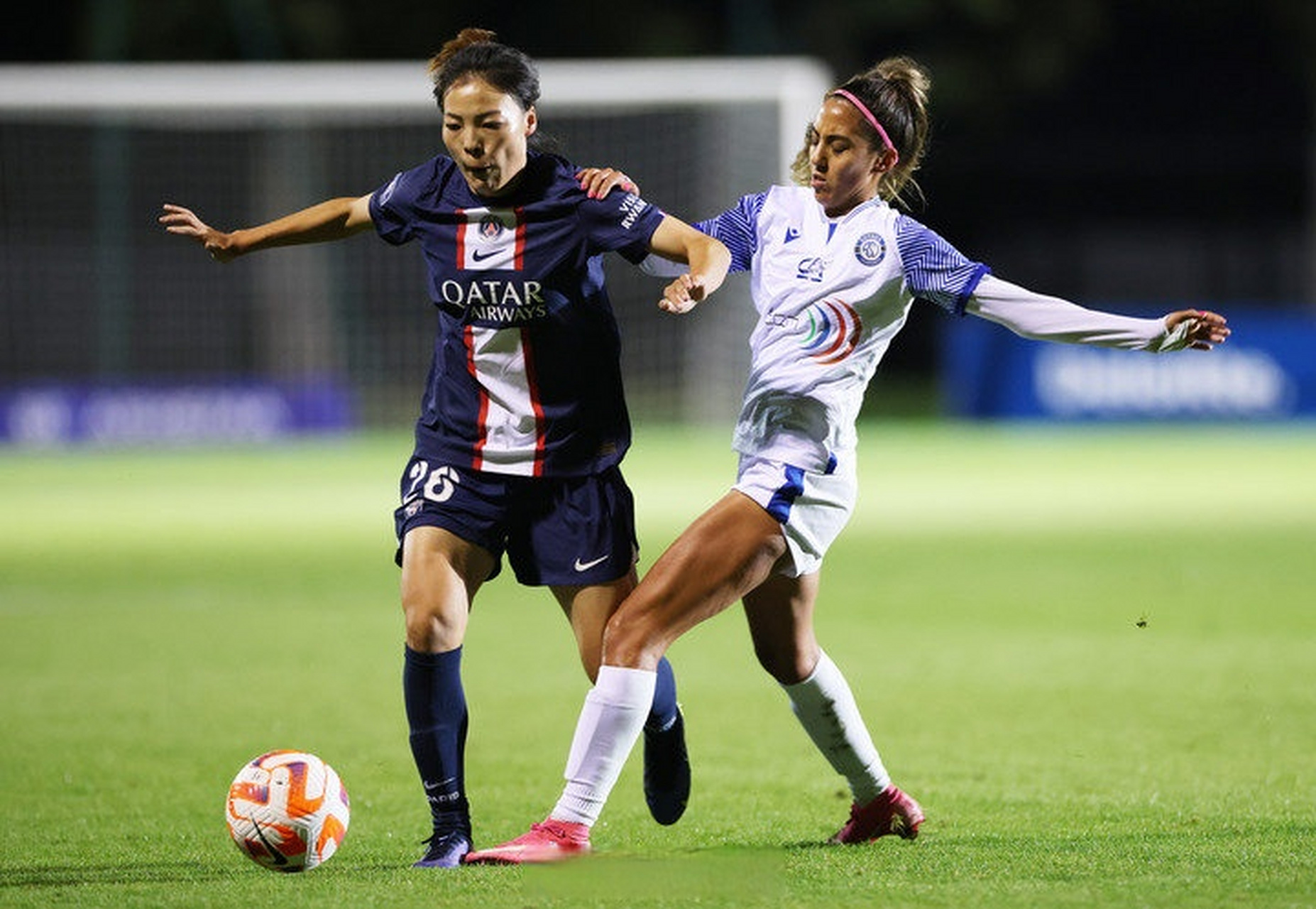 法国女足队员接受专业训练,调整状态 法国女足队员接受专业训练,调整状态