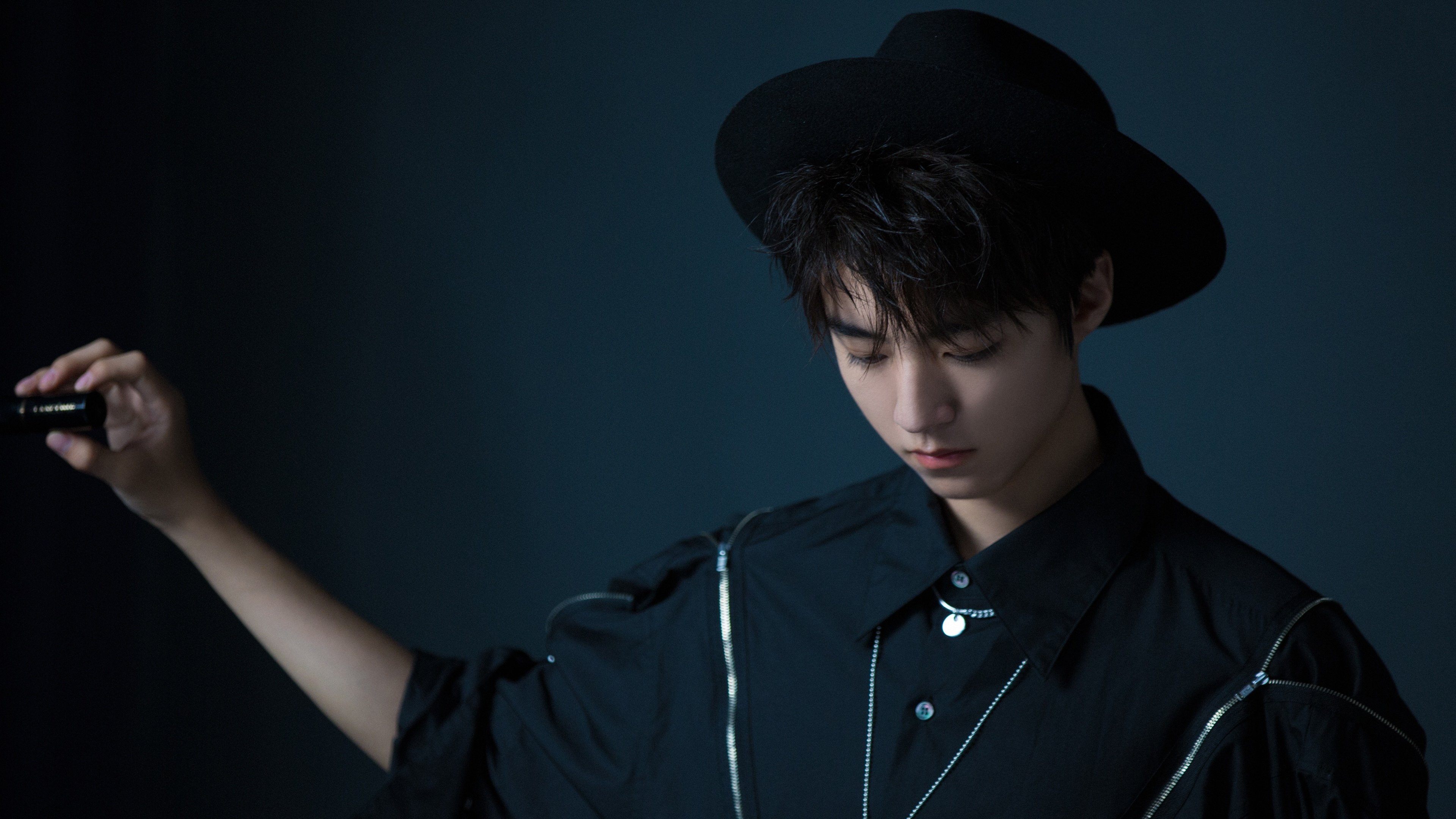 鏖战英伦,波尔燃爆赛场—中英乒乓球对决的史诗之夜