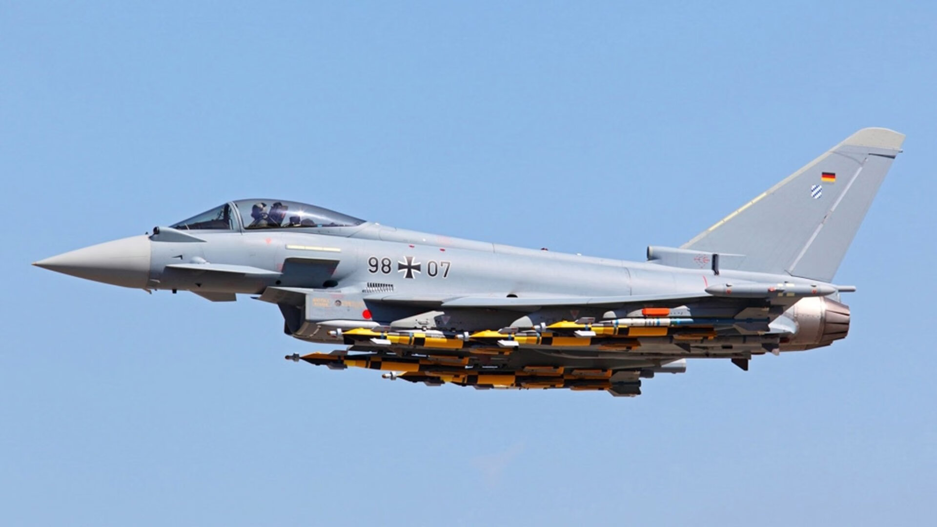 银石风云,威廉姆斯战术险胜,维斯塔潘极限超越惊艳全场