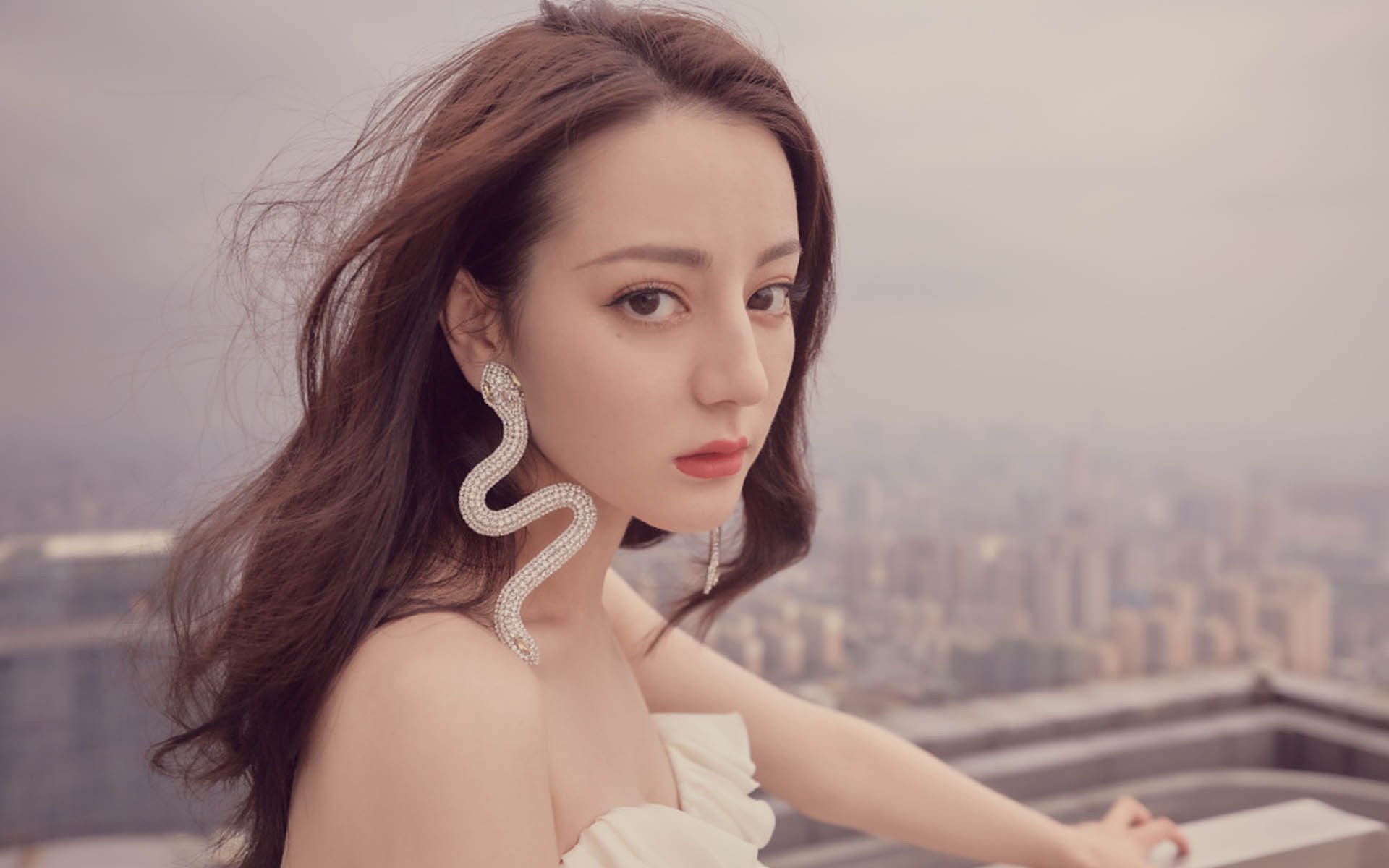 同一天,一场逆袭与一座不朽—论历史如何拒绝单调叙事