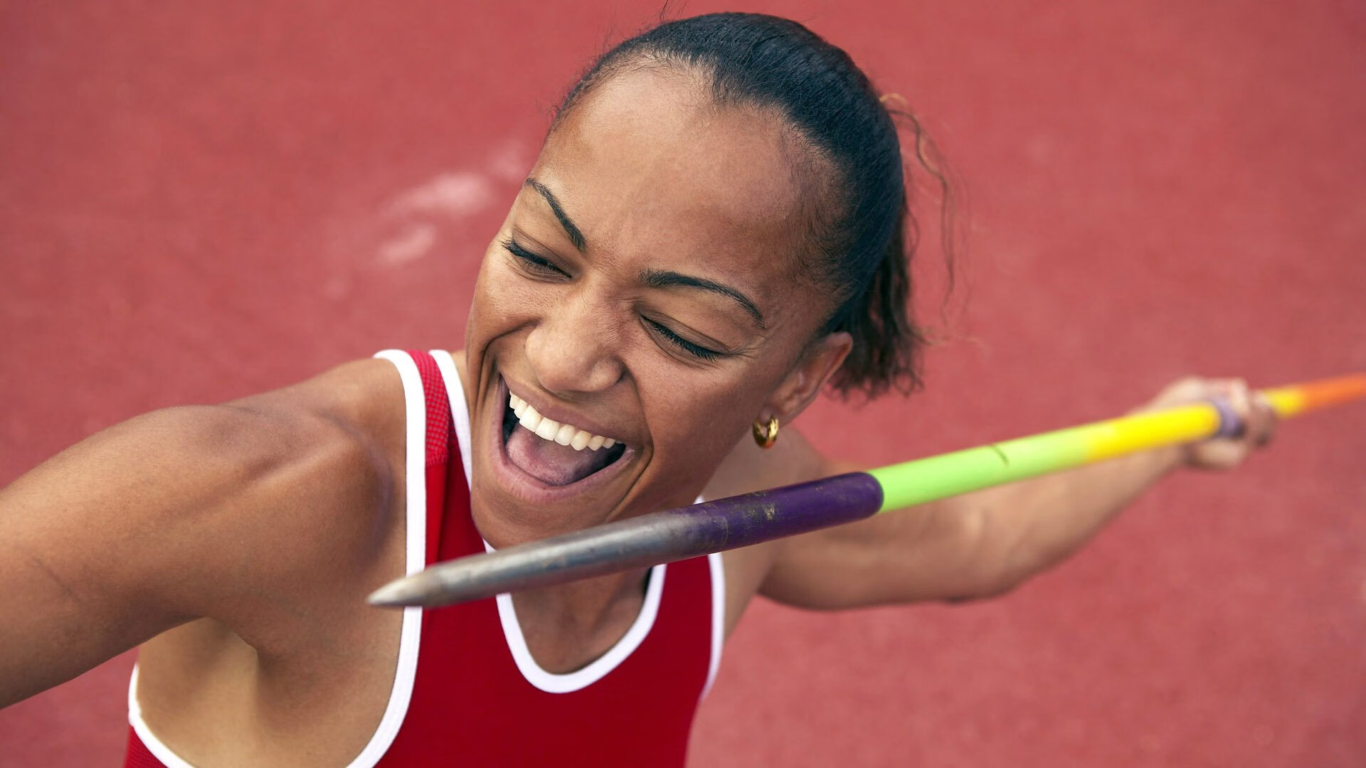 孤胆英雄与战术奇迹，维斯塔潘一肩扛起哈斯车队，绝杀豪门阿斯顿马丁